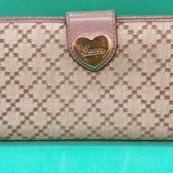 Gucci Handbags - Gucci Wallet